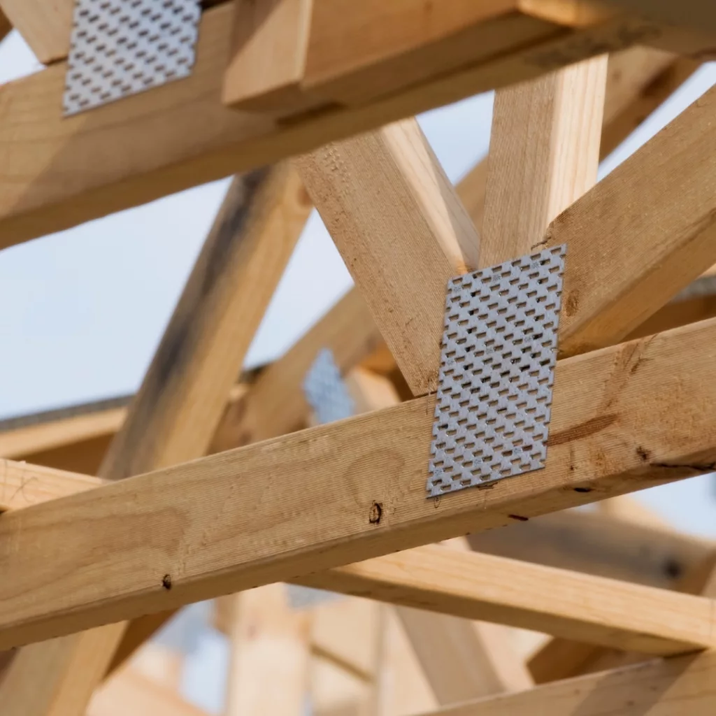 Détail d’assemblage de charpente en bois massif