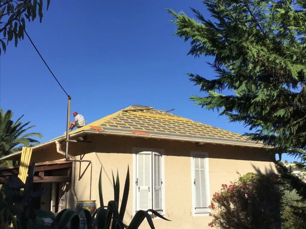 Toiture à La Tour-de-Peilz entretenue par un couvreur de la Riviera