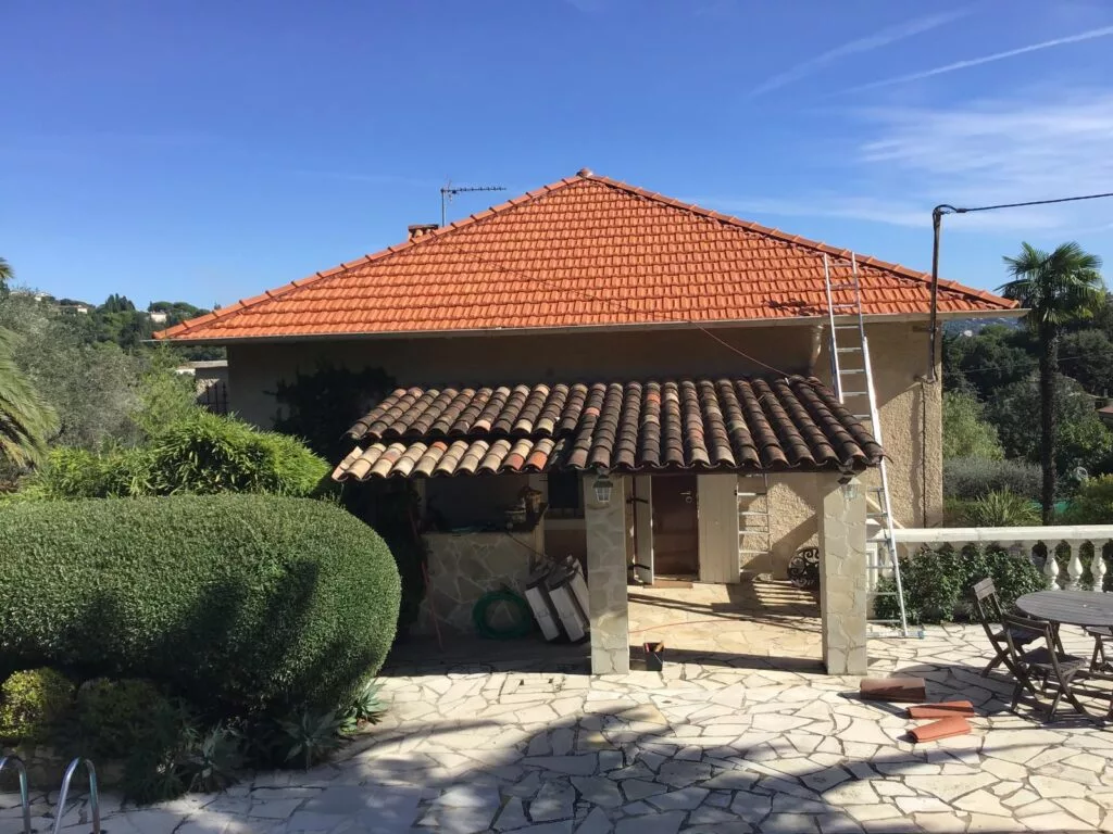 Toiture à Clarens entretenue par un couvreur de la Riviera