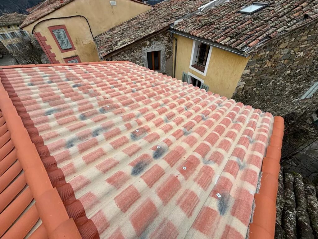 Toiture à Jongny entretenue par un couvreur de la Riviera