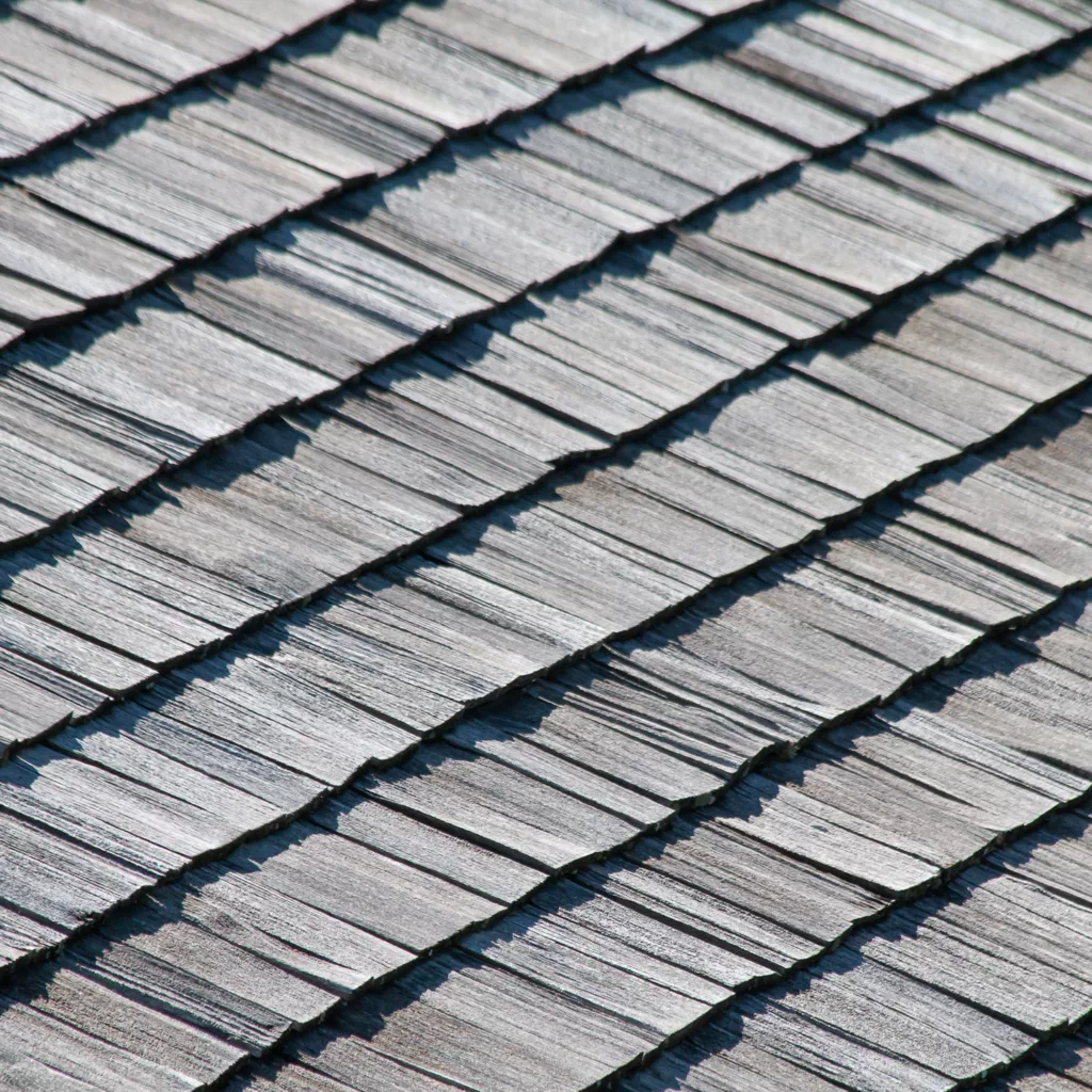 Toiture en tavillons de bois caractéristique de l’arc alpin